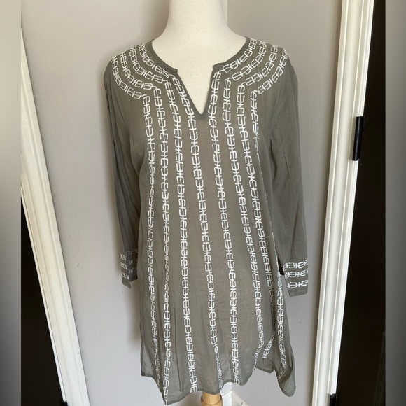 Roller Rabbit | Tops | Roller Rabit Large Tunic | Poshmark